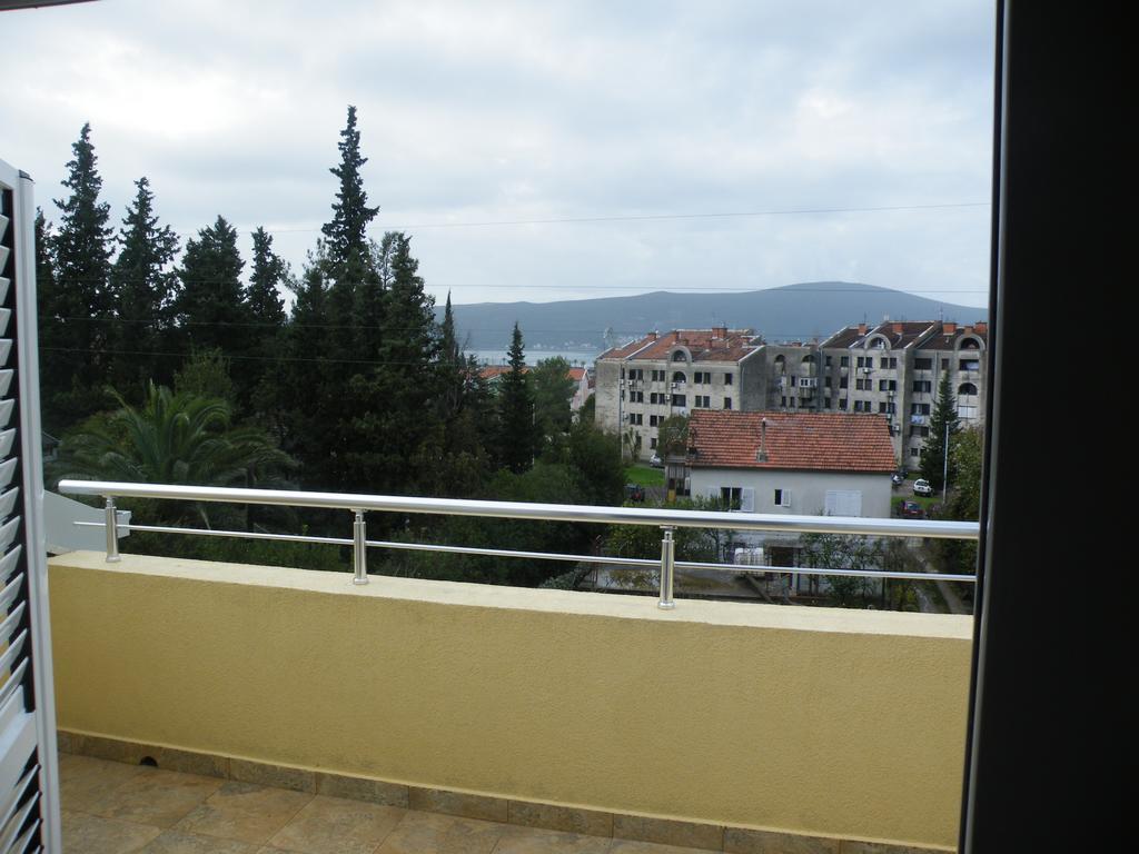 Apartments Viktoria Tivat Exterior foto
