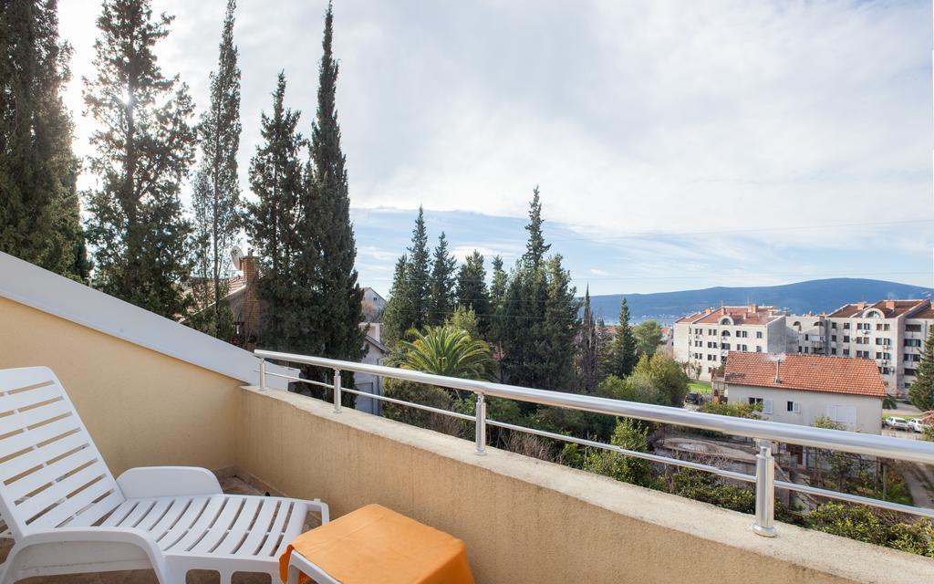 Apartments Viktoria Tivat Exterior foto