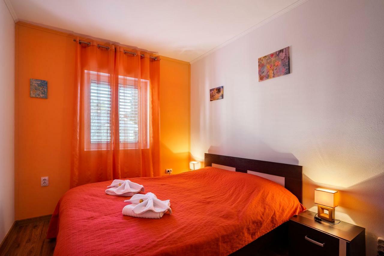 Apartments Viktoria Tivat Exterior foto